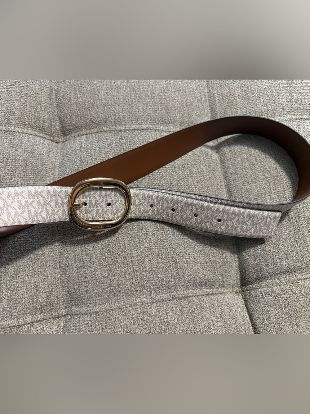 Michael Kors White Signature Leather Belt with Gold-Tone Oval Buckle 42 in - Picture 4 of 7